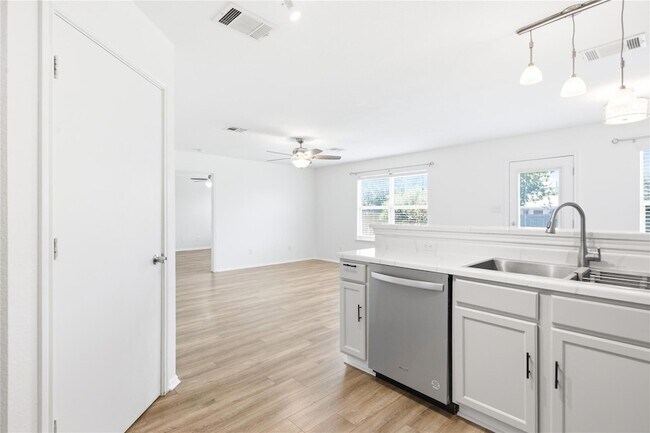 Building Photo - 209 Rinehardt St