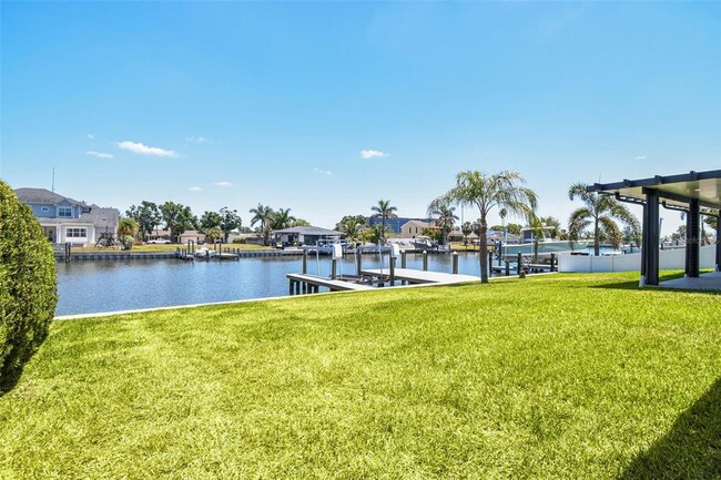 Building Photo - 3913 Fontainebleau Dr