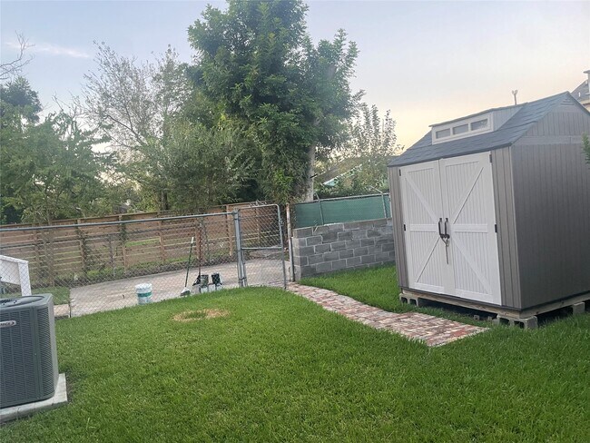 Building Photo - 2709 Terry St