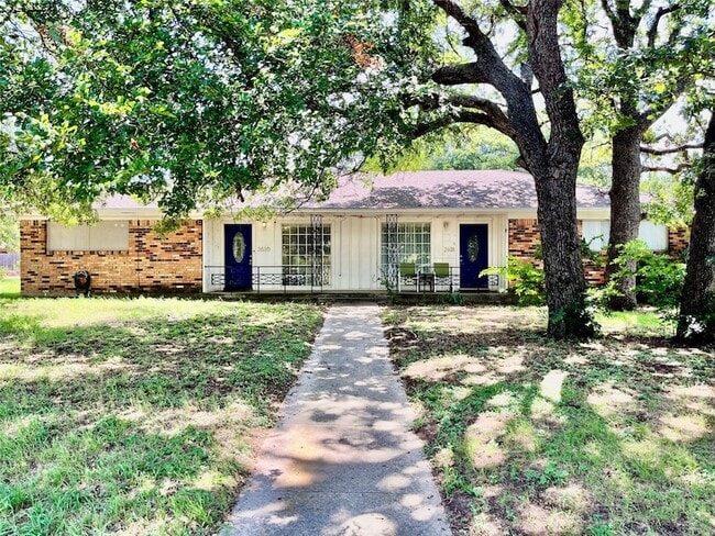 Primary Photo - 2620 Denison St
