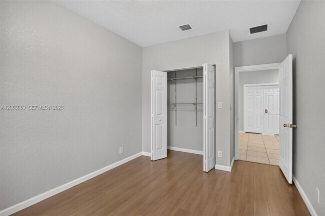 Building Photo - 5337 SW 40th Ave