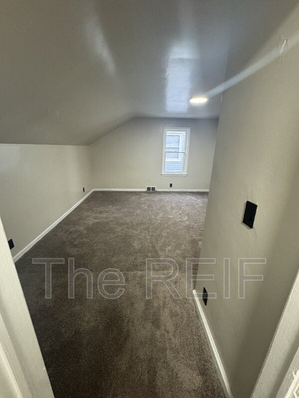 Building Photo - 9365 Birwood St