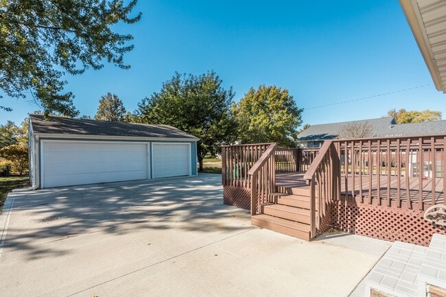 Building Photo - Great Urbandale home!