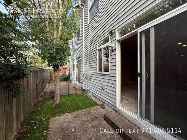 Building Photo - 7536 SE Henderson St