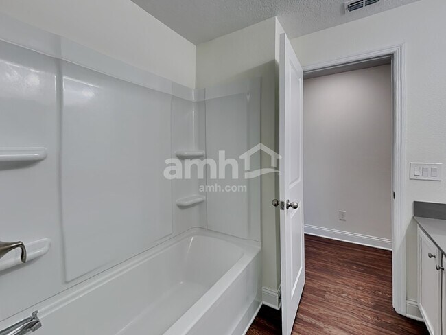 Building Photo - 900 Summer Stone Loop