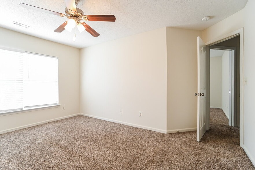 Building Photo - 6846 Squirrels Foot Ct