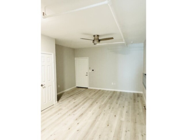 Building Photo - ****APARTMENT LOFT IN TERRELL*****