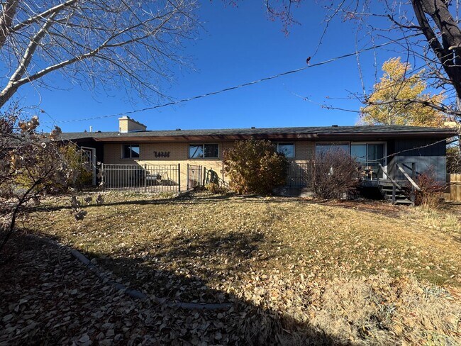 Building Photo - 822 Moose St