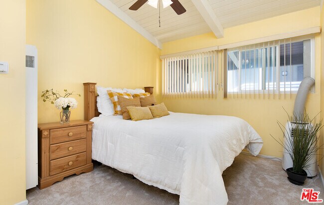 Building Photo - 6505 Green Valley Cir
