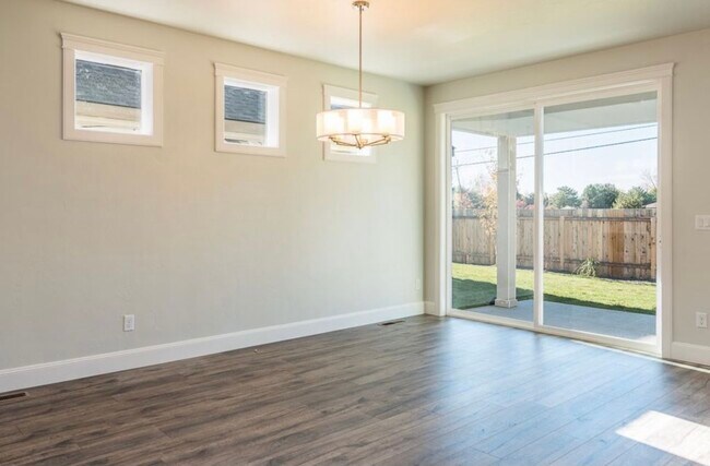 Building Photo - 6845 N Sunglow Ave