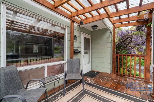 Building Photo - Serene, Artistic Retreat in the Heart of A...