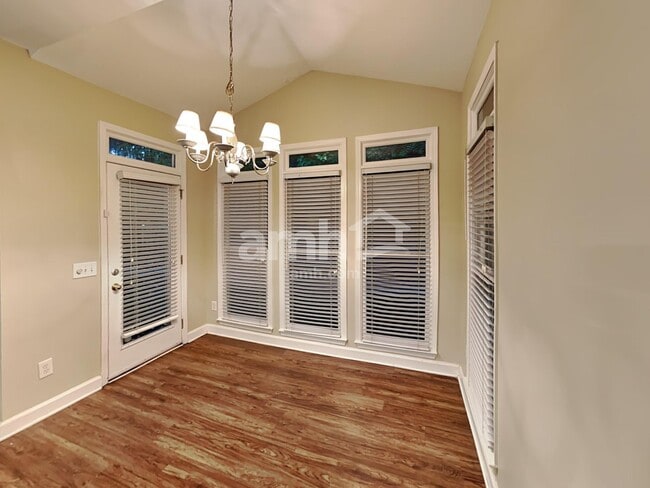 Building Photo - 3178 Vickery Dr NE