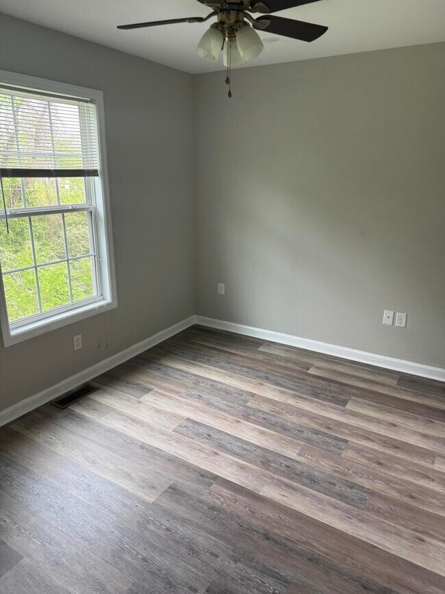 Building Photo - 804 Melanie Ln