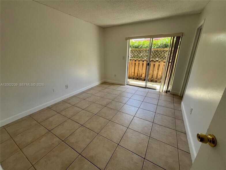 Building Photo - 8650 SW 109th Ave