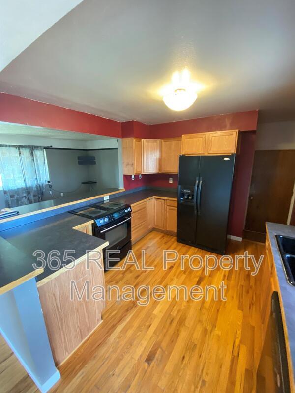 Building Photo - 301 Olive Ln