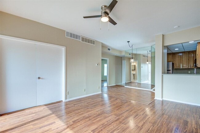 Building Photo - 2213 S Braeswood Blvd