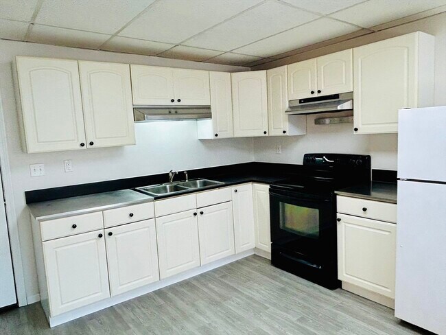 Building Photo - 64 Jireh St