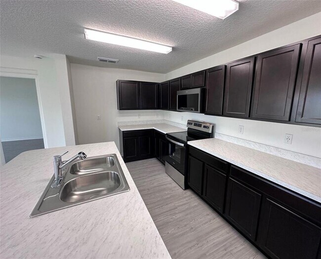 Building Photo - 9081 Oscraft Dr