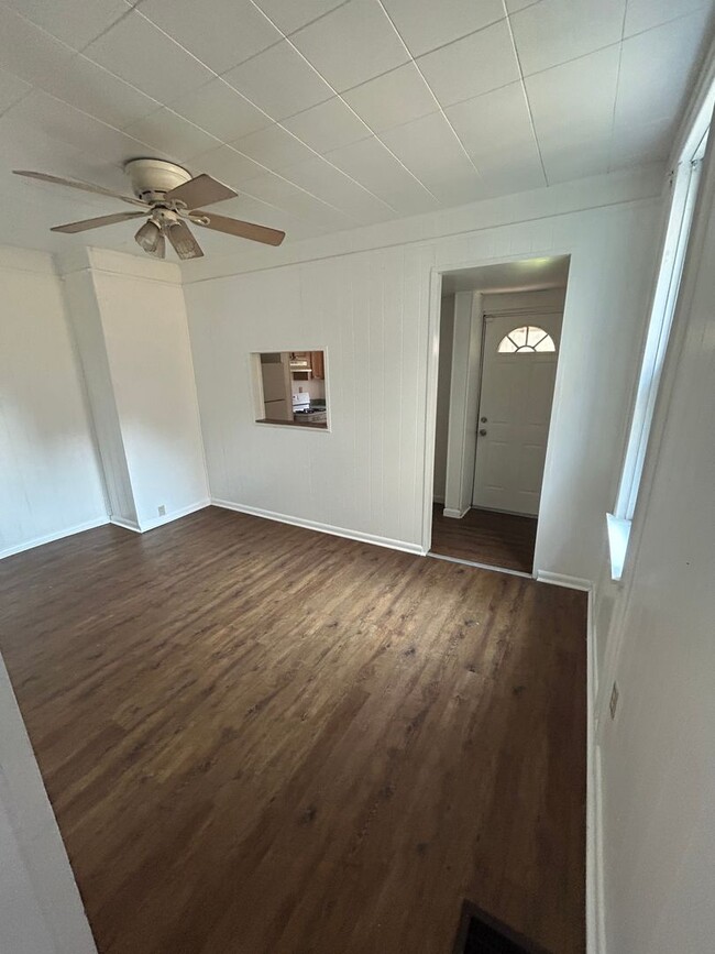 Building Photo - 427 Howard St