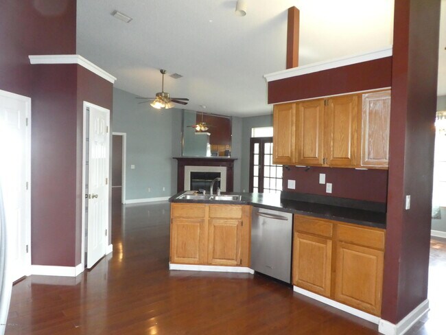 Building Photo - 8804 Ivymill Pl N