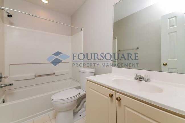 Building Photo - Spacious 4-Bed Home with Double-Height Cei...