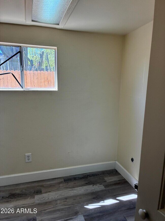 Building Photo - 1422 E Yucca St