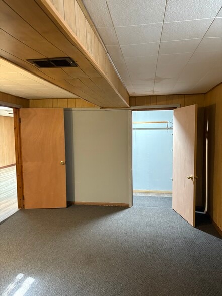 Basement bedroom - 1728 Roosevelt St