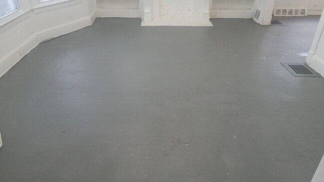 Building Photo - 441 Eddy Rd