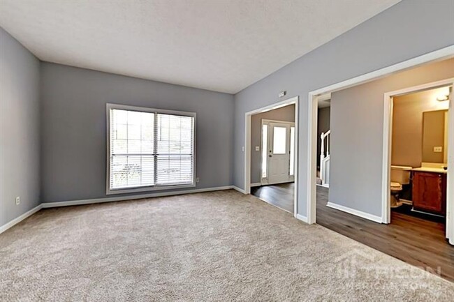 Building Photo - 910 Hounds Ridge Ct