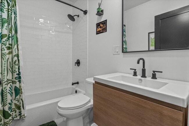 Building Photo - 173 Magnolia St