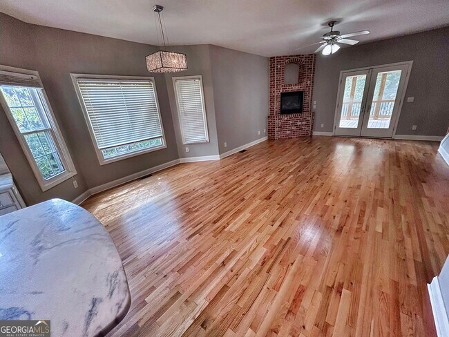 Building Photo - 4901 Planters Walk