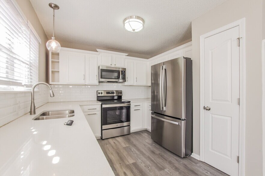 Building Photo - 8416 Bristol Ford Pl