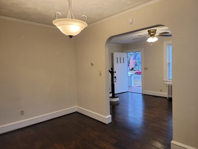 Building Photo - 67 Greenbriar Ave