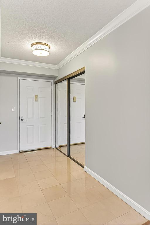 Building Photo - 2151 Jamieson Ave