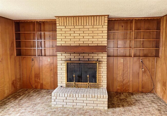 Building Photo - 3560 Regal Rd