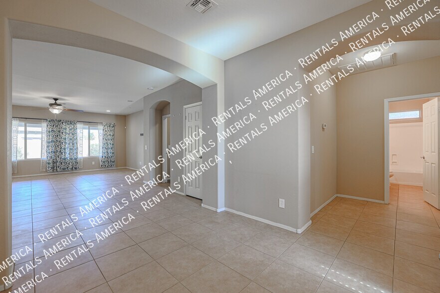 Building Photo - 2954 E Coconino Dr