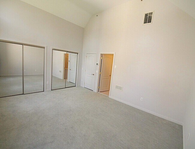 Building Photo - 14 Sedgewick Village Ln