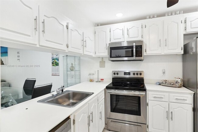 Building Photo - 1210 Bahama Bend