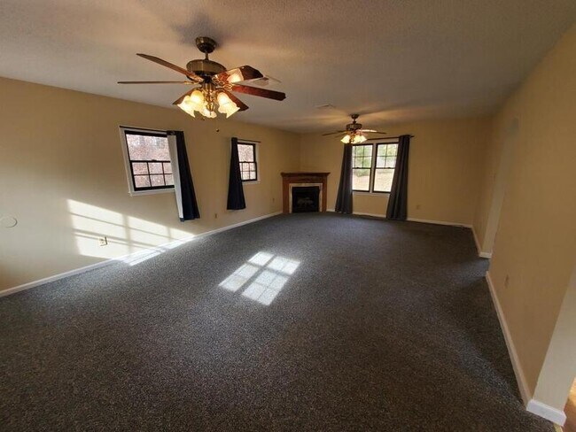 Building Photo - 6414 Tradewinds Dr