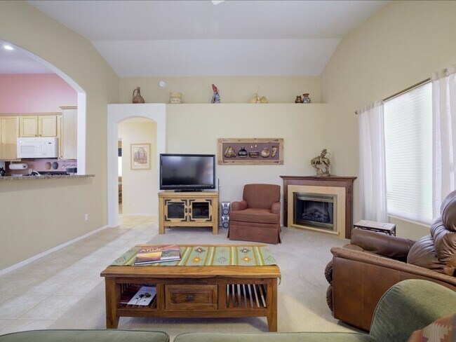 Building Photo - 3 Bedroom 2 Bathroom