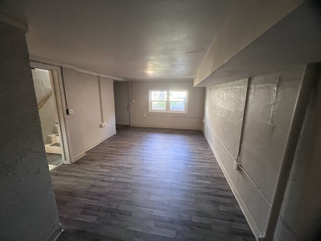 Building Photo - 724 Silver St