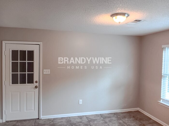 Building Photo - 6895 Southknoll Ave