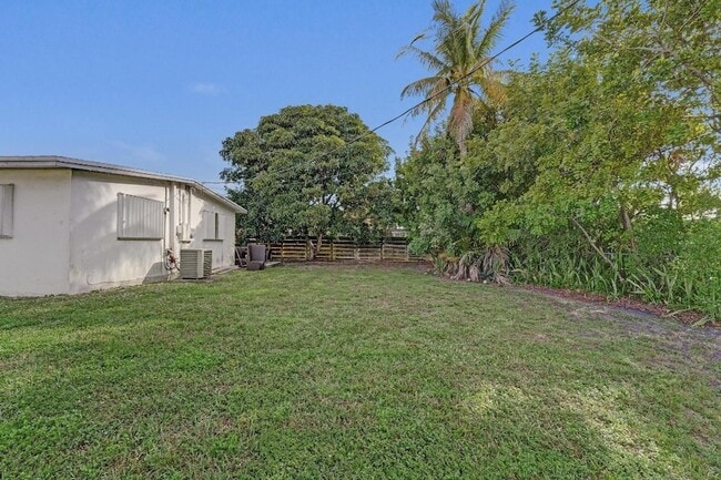 Building Photo - 3322 McKinley St