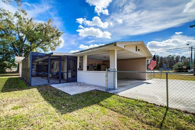 Building Photo - 521 W Lutz Lake Fern Rd