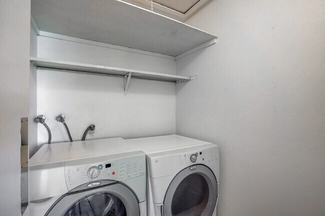 Building Photo - $1,725 - 2 Bed, 2 Bath Condo in Denver wit...