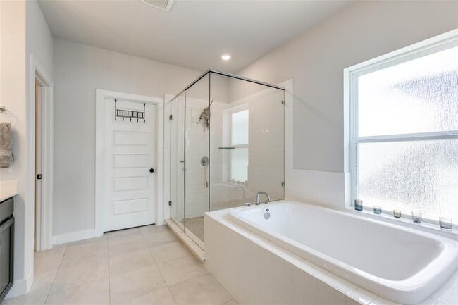 Building Photo - 5808 Rangeland Rd