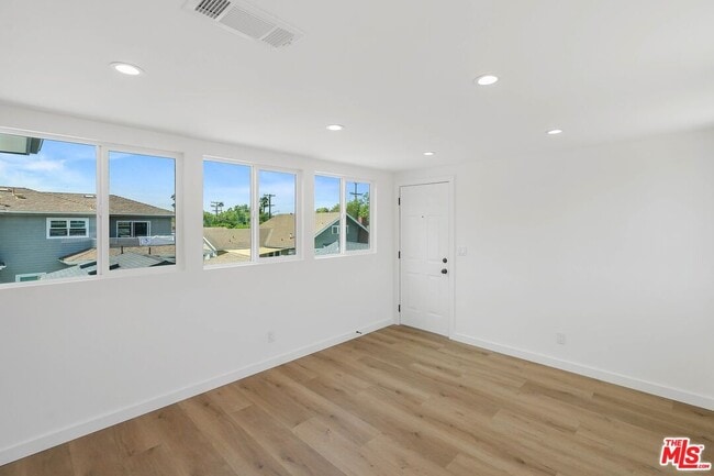 Building Photo - 510 E Palmer Ave