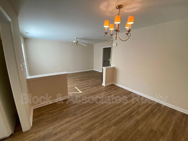 Building Photo - 10132 Blackwell Dr