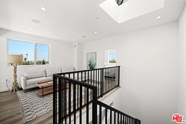 Building Photo - 2015 1/2-1951 Preuss Rd