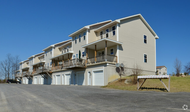 Primary Photo - Colonial Country Estates